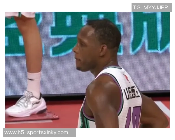 鲍威尔半场火力全开7投6中三分球6中5狂砍20分首节独揽15分